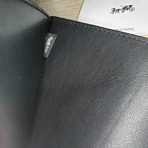 Cosch Passport Holder carriage design NWT - Picture 6 of 8